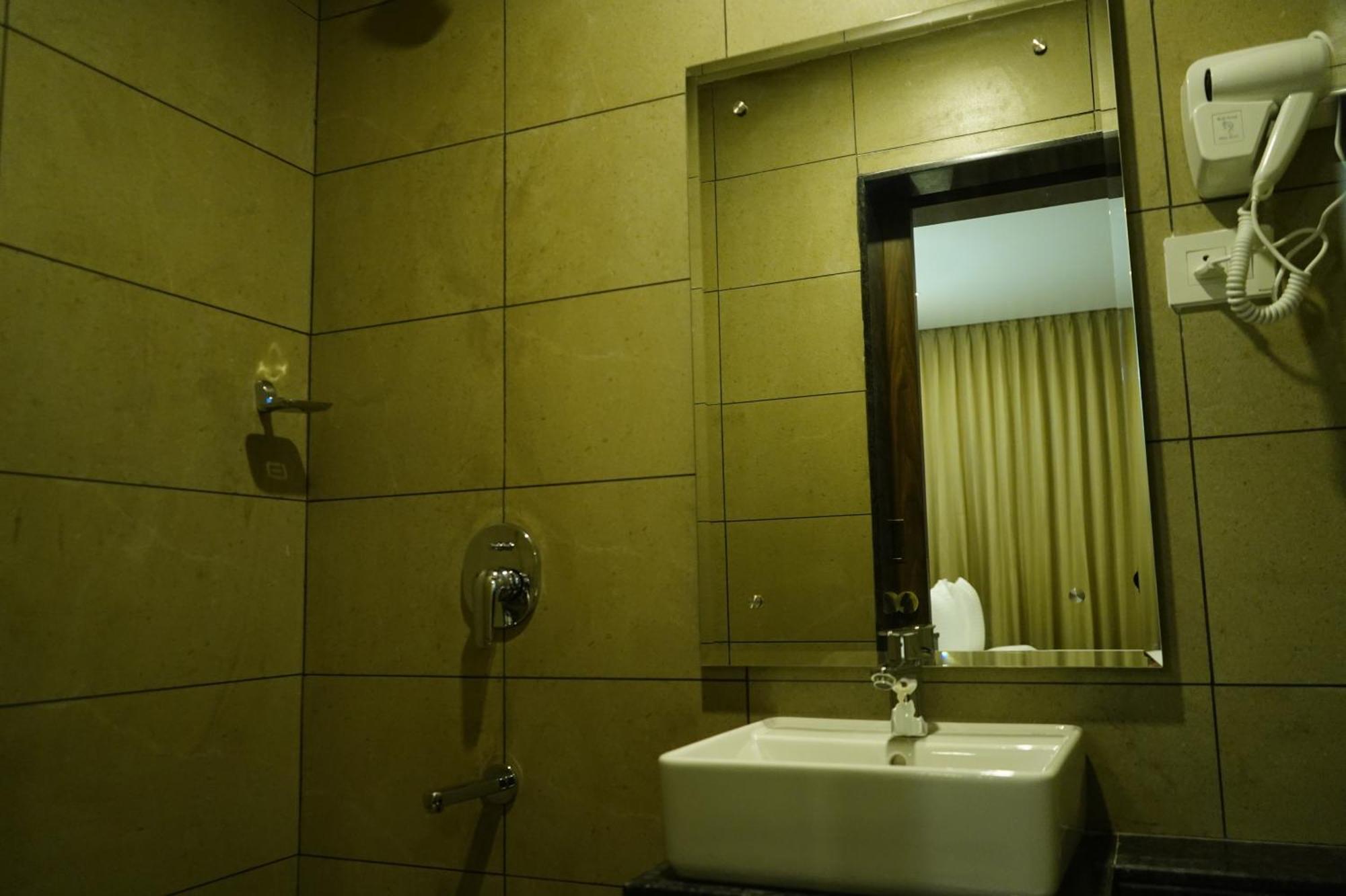 Jaag Hotel Chennai Exterior foto