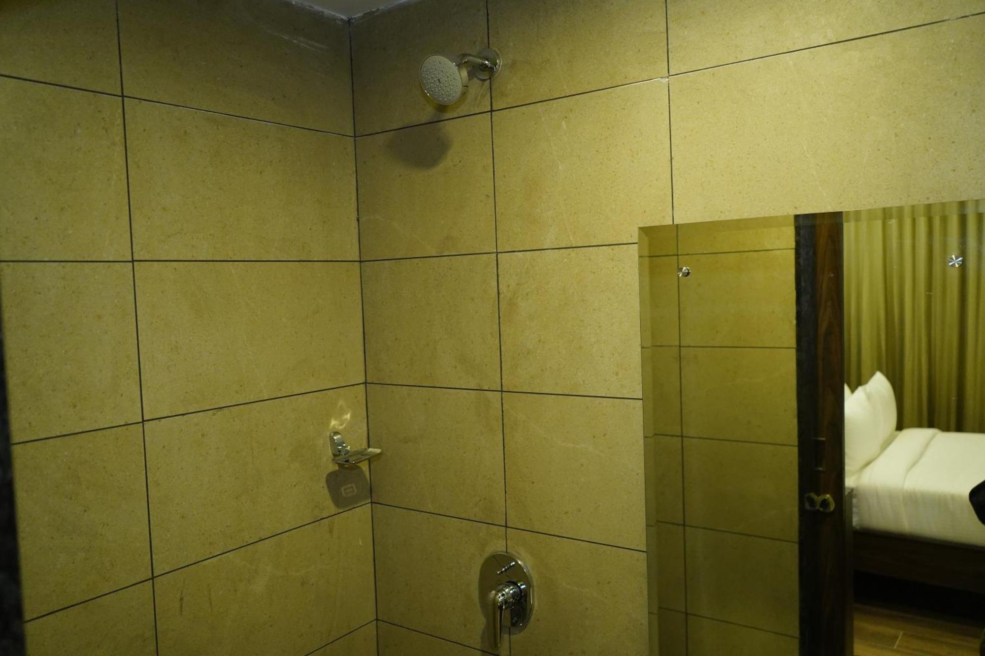 Jaag Hotel Chennai Exterior foto